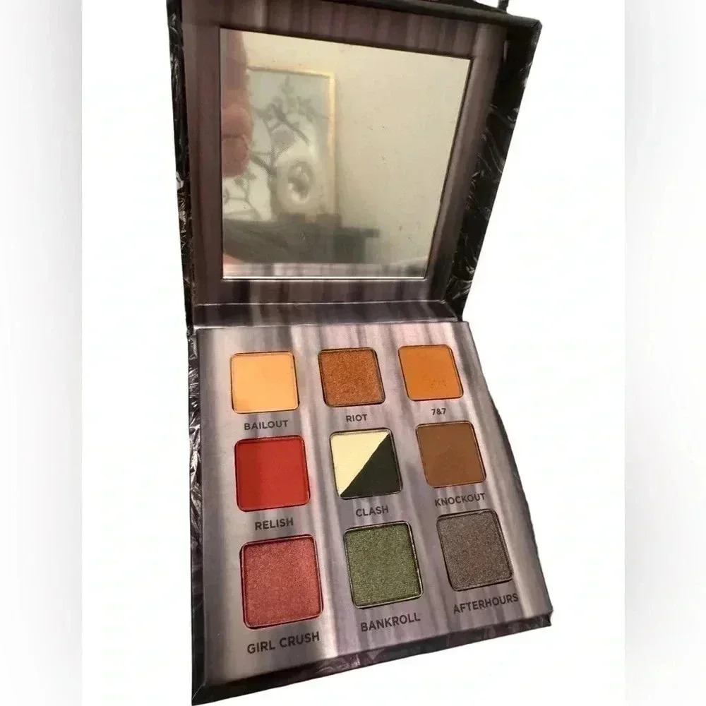 Urban Decay Troublemaker 9 Shade Eyeshadow Palette Limited Edition NEW